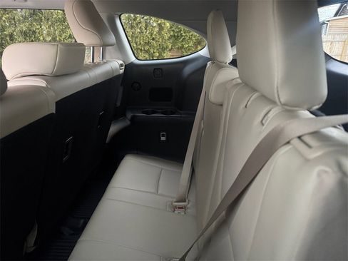 Used 2024 Toyota Highlander XLE image 19