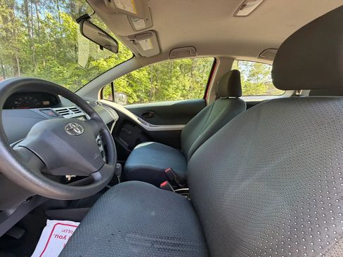 Used 2007 Toyota Yaris 2-Door Hatchback FWD image 12
