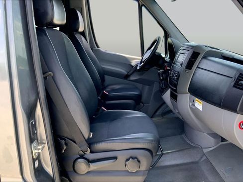 Used 2018 Mercedes-Benz Sprinter 2500 image 9