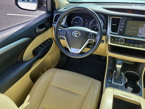Certified 2018 Toyota Highlander XLE image 16