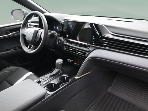 New 2026 Toyota Camry SE FWD image 32