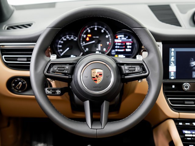 Certified 2026 Porsche Macan AWD/4WD image 13