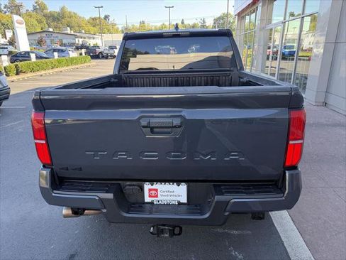 Certified 2025 Toyota Tacoma TRD Off-Road AWD/4WD image 5
