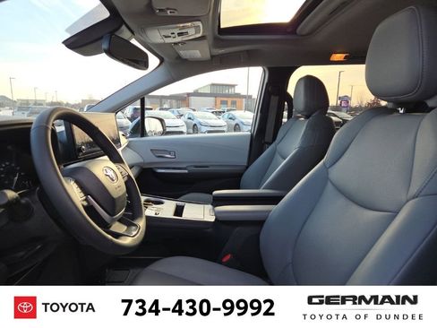 Used 2025 Toyota Sienna XLE image 13