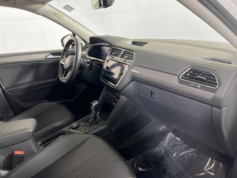 Used 2022 Volkswagen Tiguan SE image 26