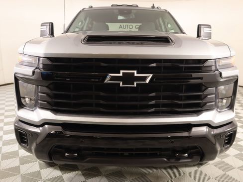 Used 2025 Chevrolet Silverado 2500 Custom w/ Custom Value Package AWD/4WD image 8