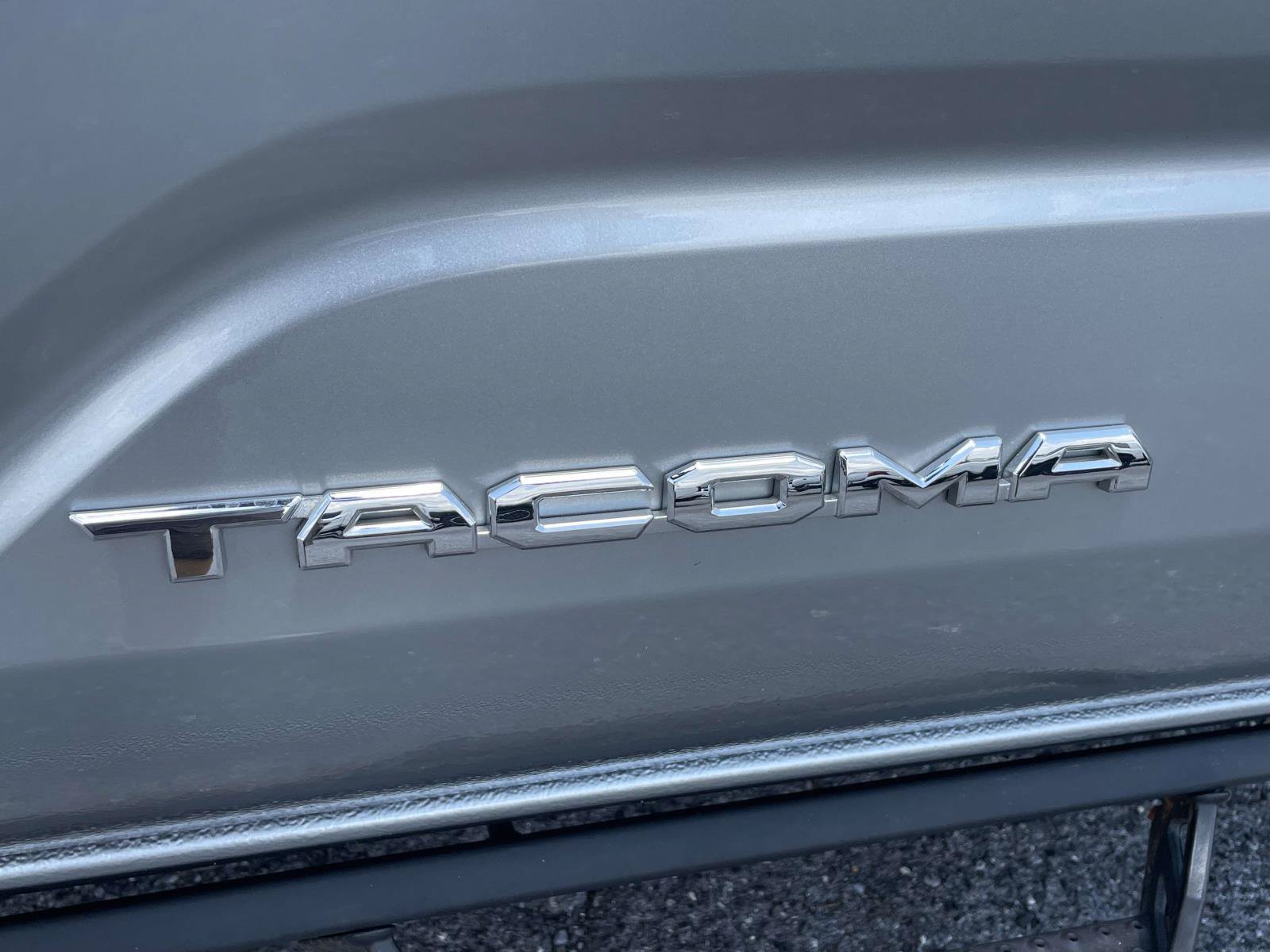 Used 2025 Toyota Tacoma SR5 AWD/4WD image 8