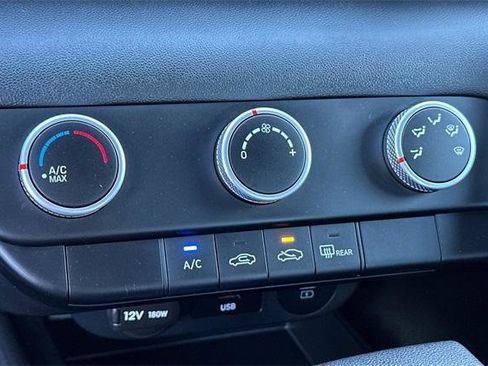 Certified 2025 Hyundai Elantra SE image 20