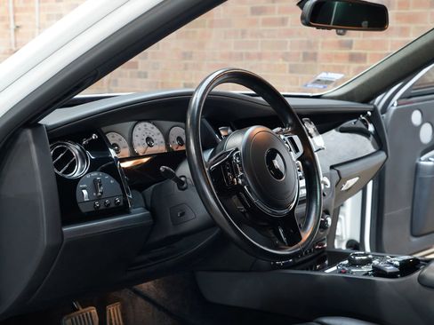 Used 2015 Rolls-Royce Ghost image 38