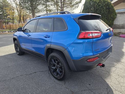 Used 2018 Jeep Cherokee Trailhawk image 4