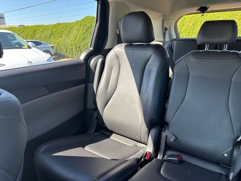 Used 2026 Kia Carnival FWD image 42