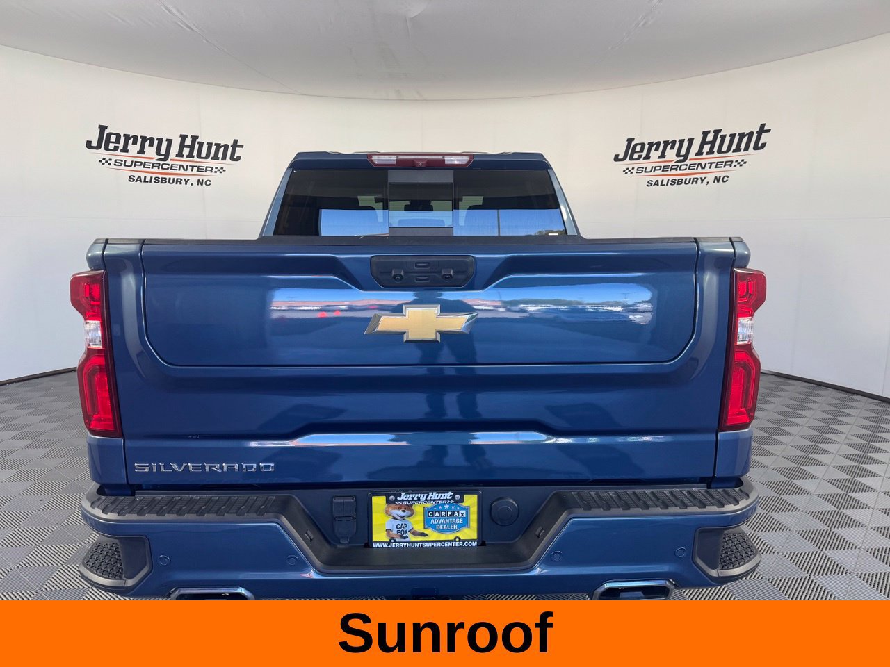Used 2024 Chevrolet Silverado 1500 High Country w/ High Country Premium Package AWD/4WD image 8