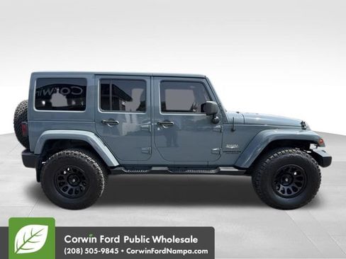 Used 2014 Jeep Wrangler Unlimited Sahara w/ Dual Top Group AWD/4WD image 4