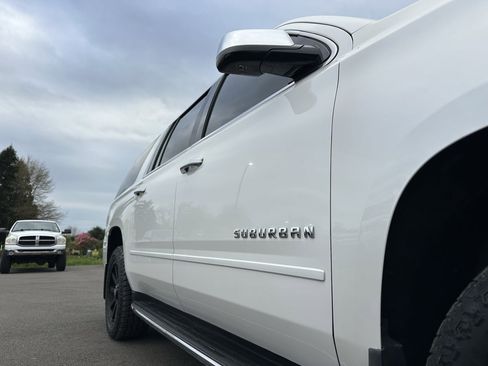Used 2018 Chevrolet Suburban Premier AWD/4WD image 10