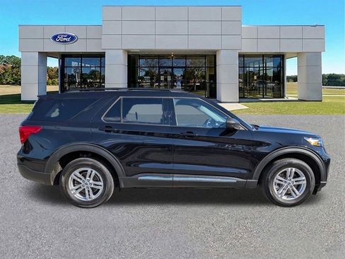 Used 2023 Ford Explorer XLT w/ Equipment Group 202A AWD/4WD image 7