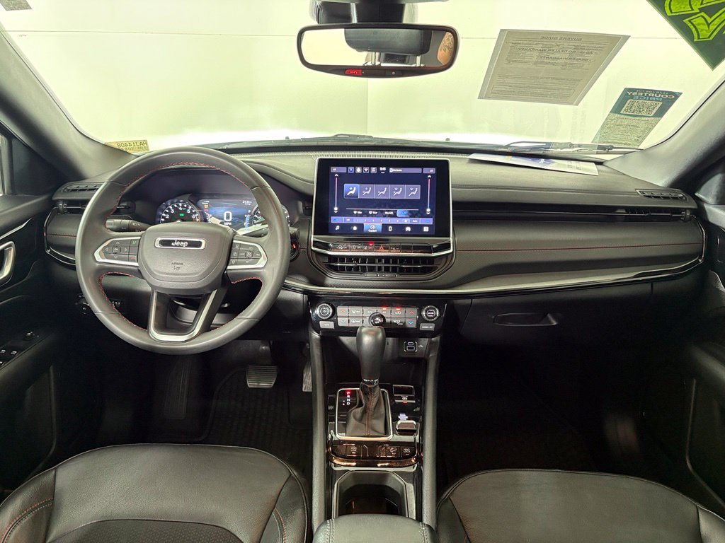 Used 2025 Jeep Compass Trailhawk AWD/4WD image 38