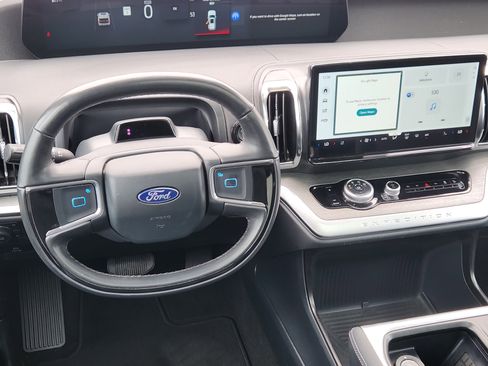 Used 2025 Ford Expedition Max Platinum AWD/4WD image 28