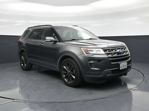 Used 2018 Ford Explorer XLT w/ Equipment Group 202A FWD image 56