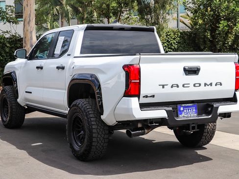 Used 2025 Toyota Tacoma SR5 AWD/4WD image 8