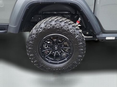 Used 2021 Jeep Gladiator Rubicon AWD/4WD image 9