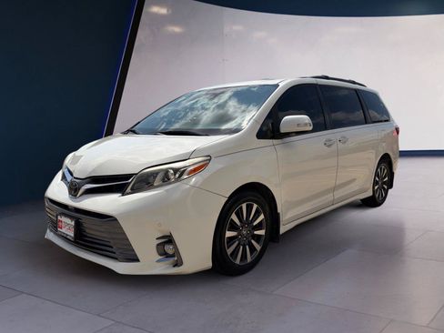 Used 2018 Toyota Sienna Limited FWD image 1