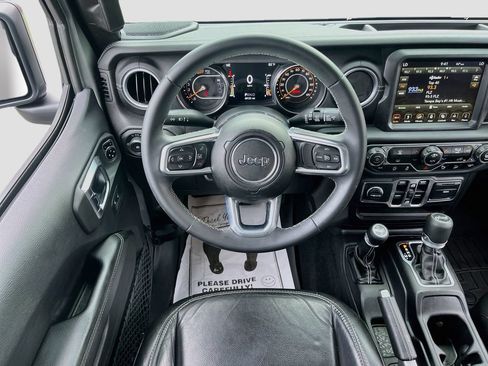 Used 2018 Jeep Wrangler Unlimited Sahara AWD/4WD image 22