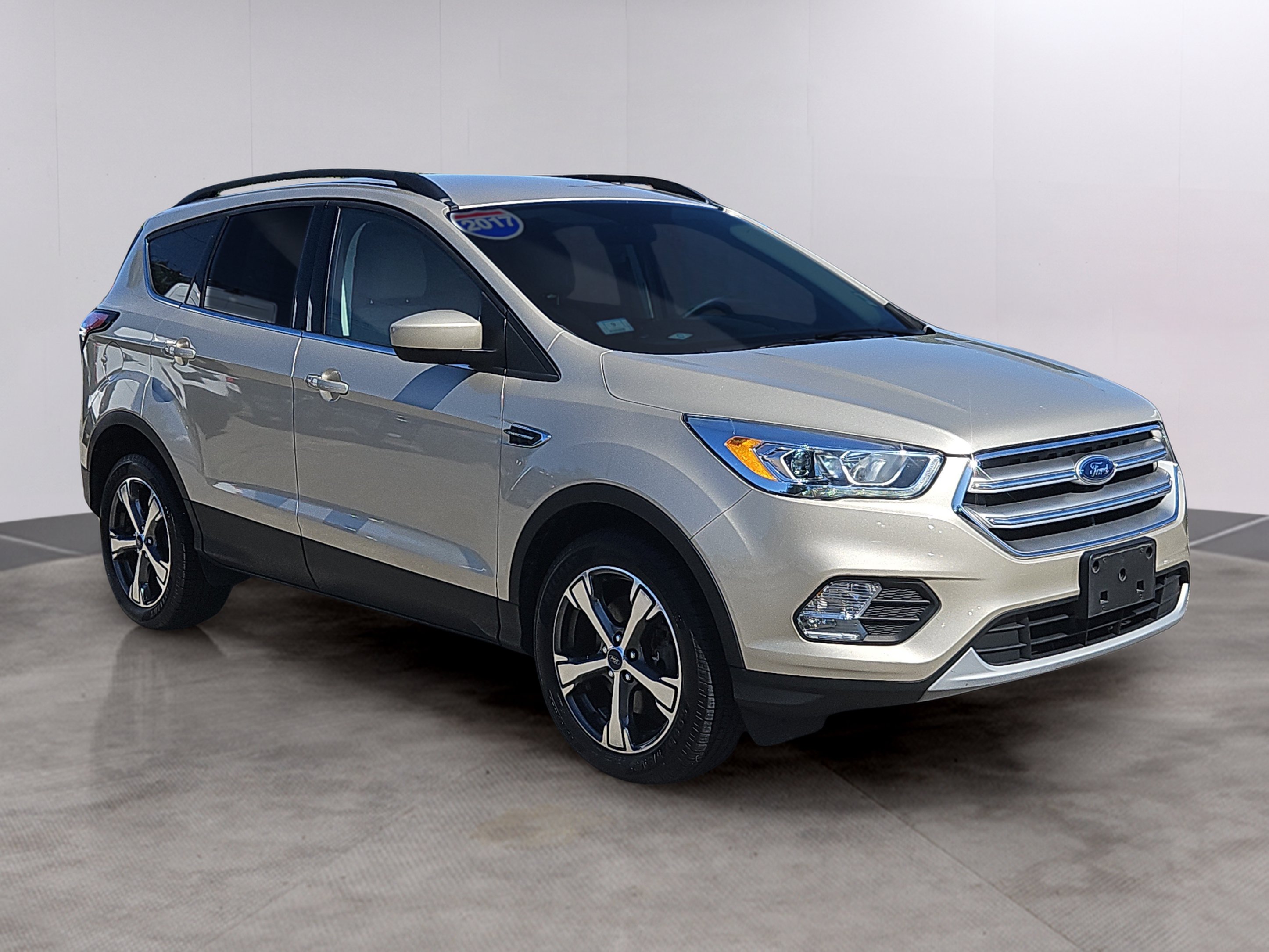 Used 2017 Ford Escape SE w/ SE Leather Comfort Package AWD/4WD image 1