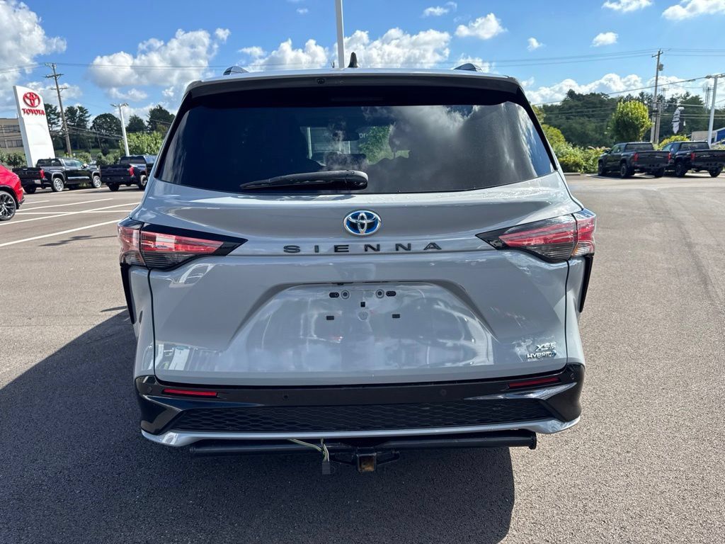 Certified 2023 Toyota Sienna XSE FWD image 6