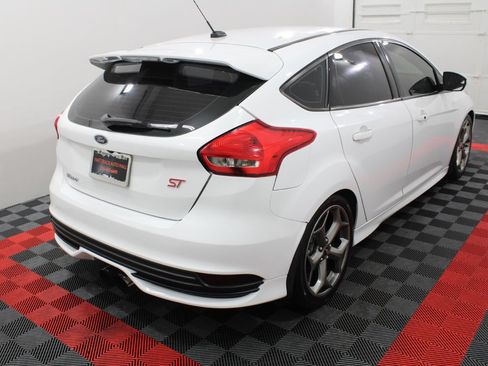 Used 2018 Ford Focus ST FWD image 7