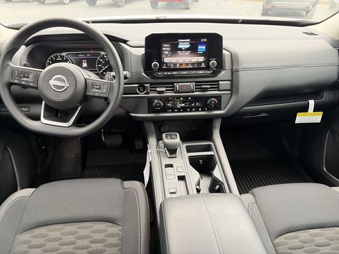 Certified 2025 Nissan Pathfinder S image 13