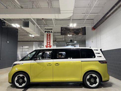 New 2025 Volkswagen ID. Buzz Pro S Plus image 39