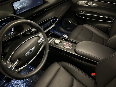 Used 2023 Genesis GV70 2.5T image 10