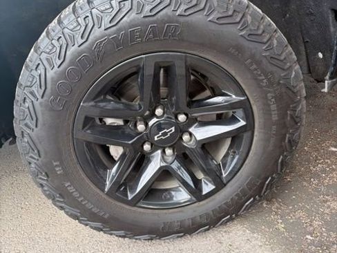 Used 2023 Chevrolet Silverado 1500 LT Trail Boss w/ Convenience Package II image 5