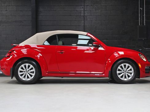 Used 2017 Volkswagen Beetle 1.8T SE FWD image 25