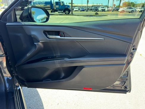 Used 2025 Toyota Camry SE FWD image 18