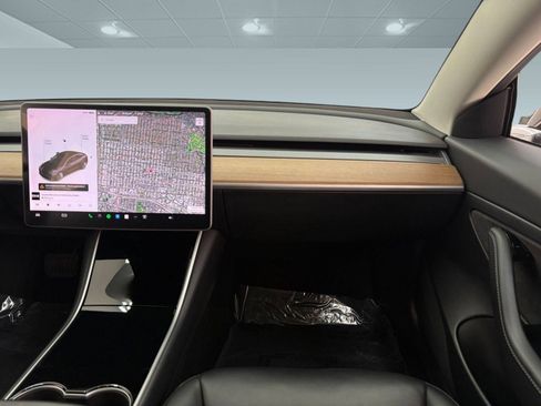 Used 2020 Tesla Model 3 Standard Range image 25