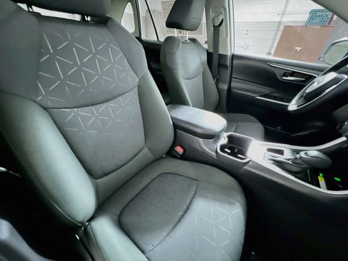 Used 2025 Toyota RAV4 XLE w/ Convenience Package FWD image 31