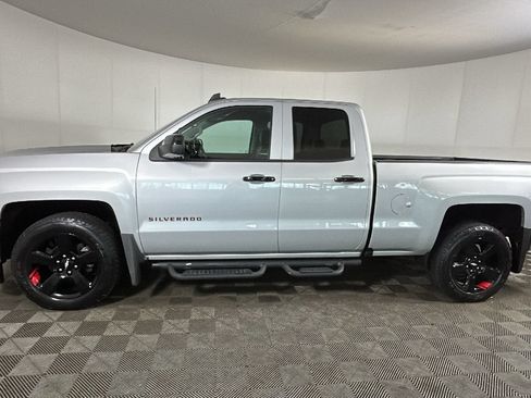 Used 2018 Chevrolet Silverado 1500 LT w/ Redline Edition AWD/4WD image 7