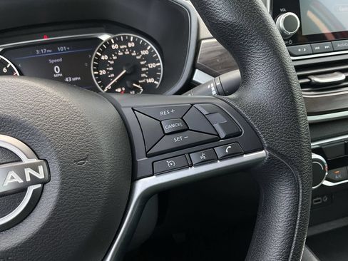 Used 2025 Nissan Altima 2.5 SV FWD image 24