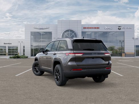 New 2025 Jeep Grand Cherokee Altitude image 4