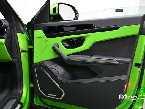 Used 2025 Lamborghini Urus SE image 49