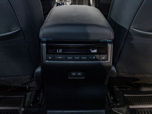Used 2025 Lexus GX 550 w/ Accessory Package (2T) AWD/4WD image 25