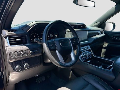 Used 2023 GMC Yukon XL Denali AWD/4WD image 9