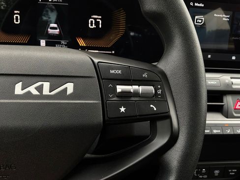 Used 2025 Kia K4 FWD image 35