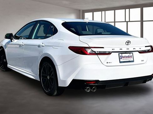 Used 2025 Toyota Camry SE w/ Convenience Package FWD image 4