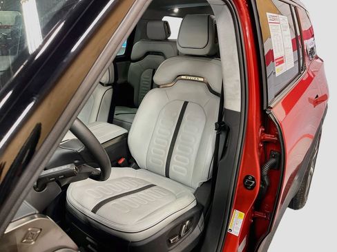 Used 2024 Rivian R1S Adventure AWD/4WD image 19