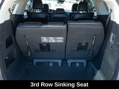 Used 2024 Kia Carnival LX FWD image 8
