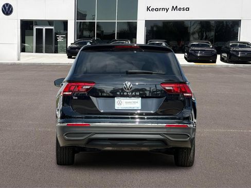 Used 2023 Volkswagen Tiguan SE w/ Panoramic Sunroof Package FWD image 5