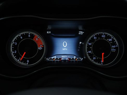 Used 2019 Jeep Cherokee Limited w/ Luxury Group image 25