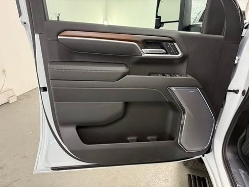 New 2026 GMC Sierra 2500 Denali w/ Denali Reserve Package image 11